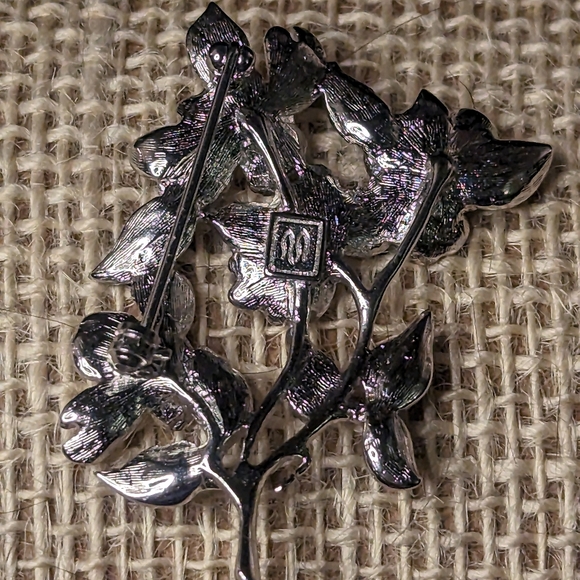 Signed Fish Enterprises Fine Enamel Flower Brooch - Picture 3 of 4